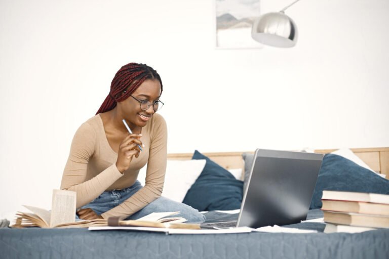 How to Budget When Your Income Is from Online Jobs