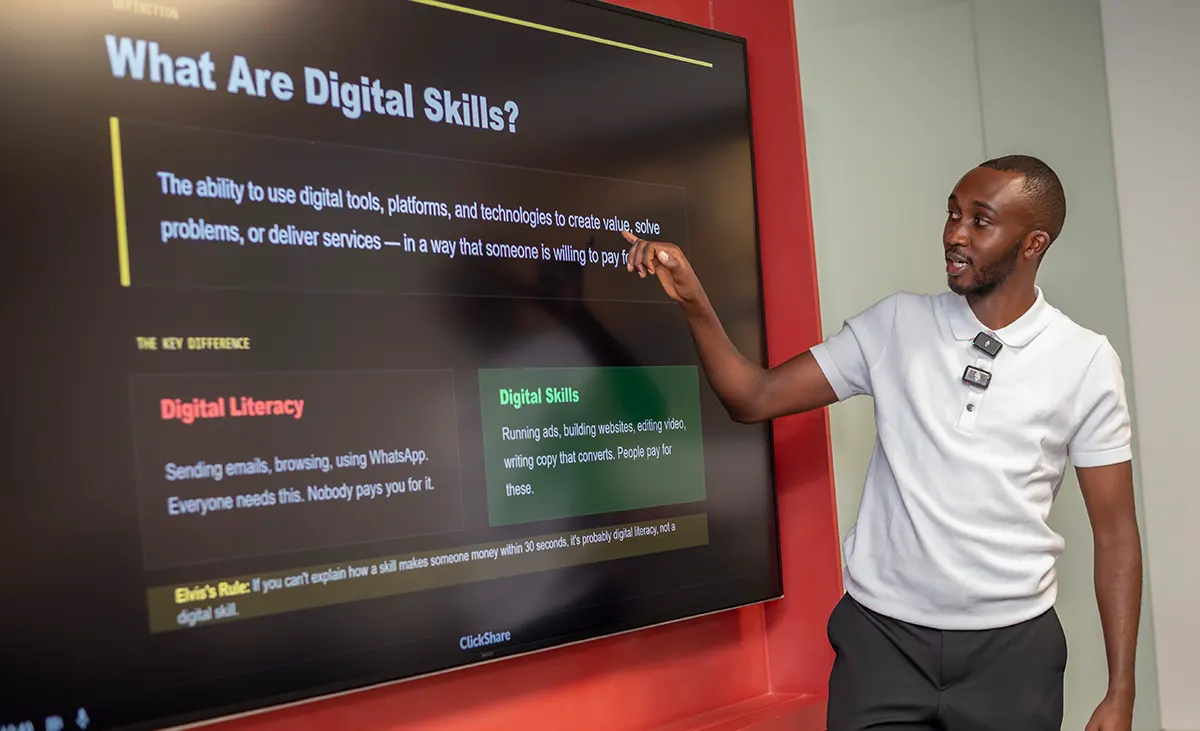 Elvis presenting on digital skills