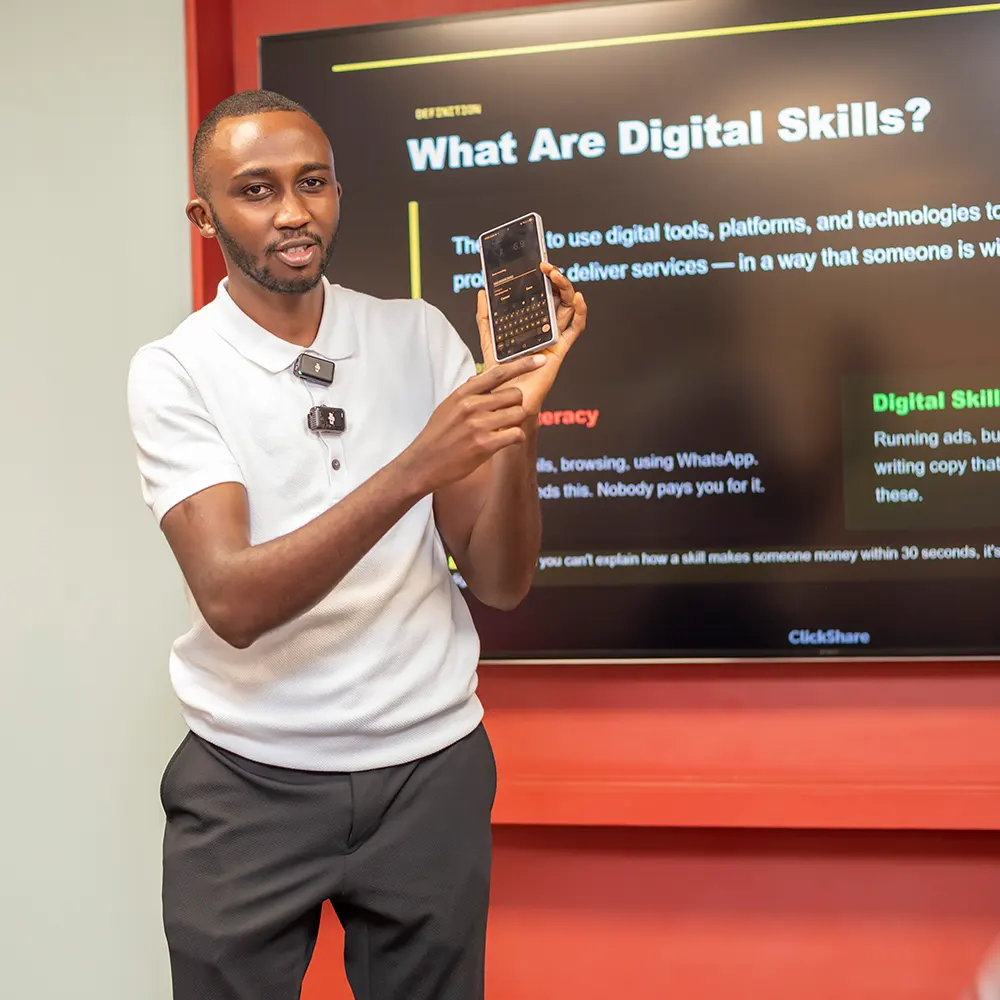 Elvis teaching digital skills